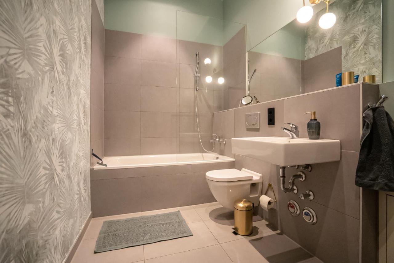 Designer Loft-Ferienwohnung Im Zentrum Mit Tiefgaragen-Parkplatz, Waschmaschine Und Privatterrasse Lipsko Exteriér fotografie